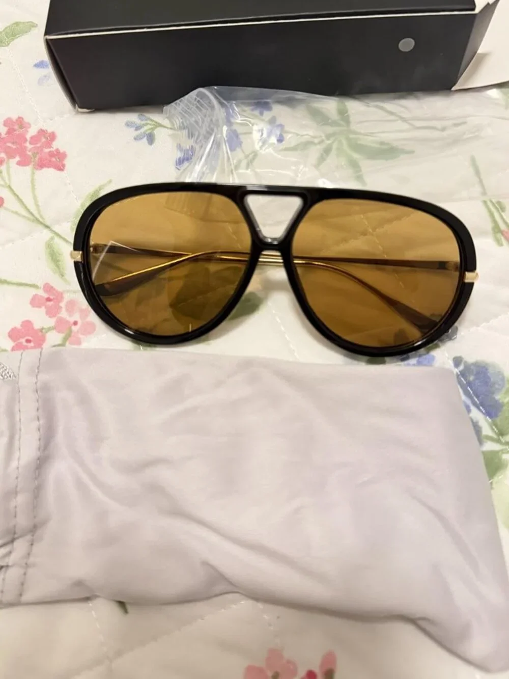 New Sunglasses for Women Retro Gold Black Aviator Metal Oversized Vacation Beach